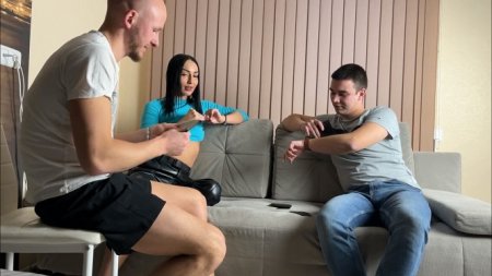 Проиграл жену в карты и товарищ ее выебал