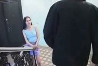 Хочет чтобы соседка бросила курить