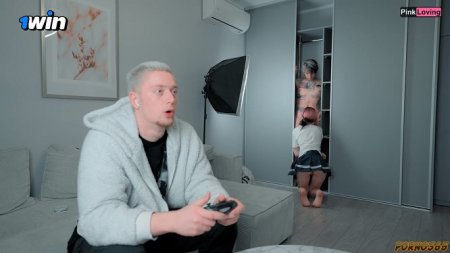 Подругу геймера трахают все его ебливые друганы