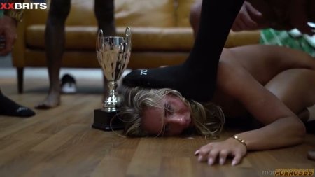 Черлидерщу толпой ебет вся команда победителей